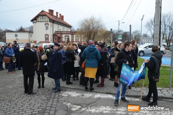 Zdjęcie w galerii na portalu naszwodzislaw.com: Marsz przeciw przemocy. Przeszli ulicami miasta wiadomości z regionu
