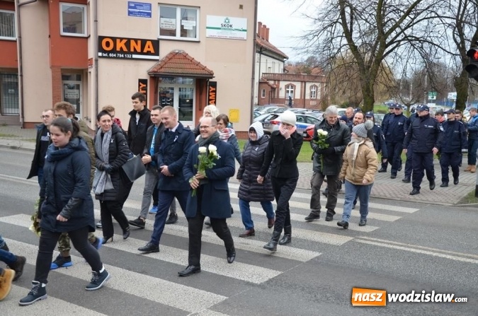 Zdjęcie w galerii na portalu naszwodzislaw.com: Marsz przeciw przemocy. Przeszli ulicami miasta wiadomości z regionu