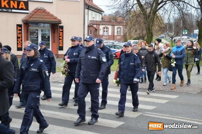 Zdjęcie w galerii na portalu naszwodzislaw.com: Marsz przeciw przemocy. Przeszli ulicami miasta wiadomości z regionu