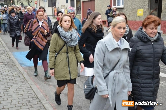 Zdjęcie w galerii na portalu naszwodzislaw.com: Marsz przeciw przemocy. Przeszli ulicami miasta wiadomości z regionu