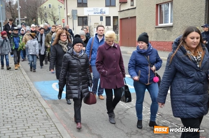 Zdjęcie w galerii na portalu naszwodzislaw.com: Marsz przeciw przemocy. Przeszli ulicami miasta wiadomości z regionu