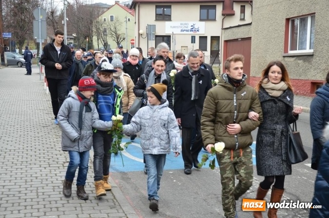 Zdjęcie w galerii na portalu naszwodzislaw.com: Marsz przeciw przemocy. Przeszli ulicami miasta wiadomości z regionu