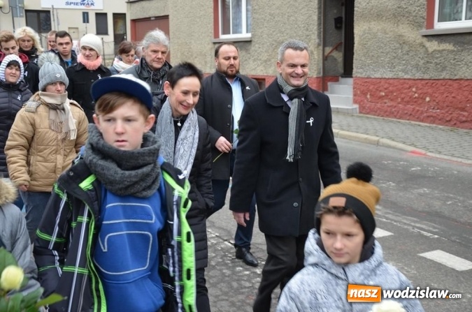 Zdjęcie w galerii na portalu naszwodzislaw.com: Marsz przeciw przemocy. Przeszli ulicami miasta wiadomości z regionu