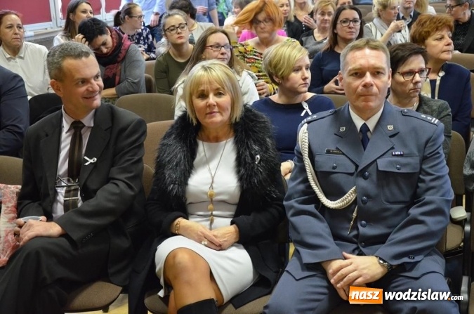 Zdjęcie w galerii na portalu naszwodzislaw.com: Marsz przeciw przemocy. Przeszli ulicami miasta wiadomości z regionu