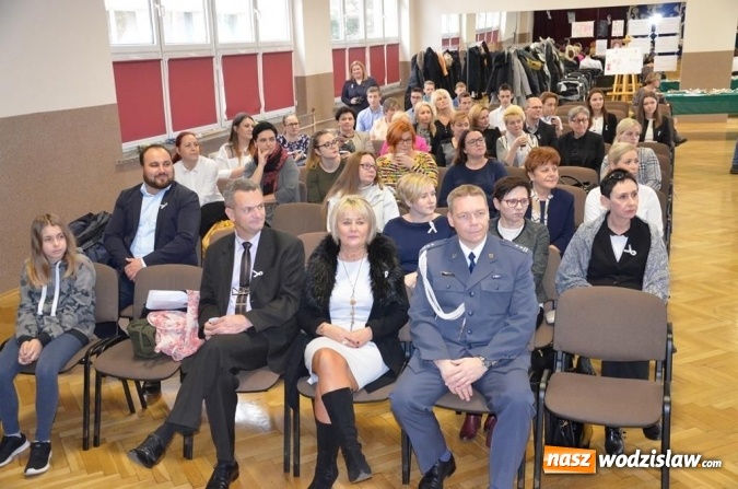 Zdjęcie w galerii na portalu naszwodzislaw.com: Marsz przeciw przemocy. Przeszli ulicami miasta wiadomości z regionu
