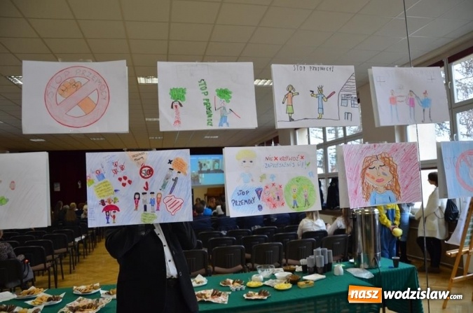Zdjęcie w galerii na portalu naszwodzislaw.com: Marsz przeciw przemocy. Przeszli ulicami miasta wiadomości z regionu