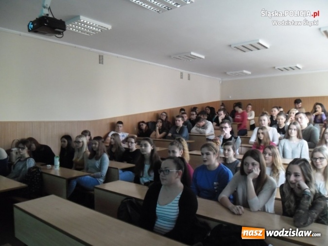 Zdjęcie w galerii na portalu naszwodzislaw.com: W trosce o młodego kierowcę. Mundurowi ostrzegali przed zagrożeniami  wiadomości z regionu