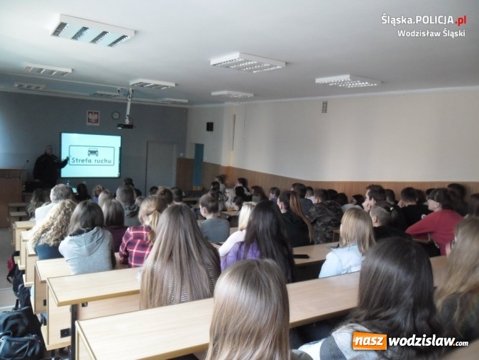 Zdjęcie w galerii na portalu naszwodzislaw.com: W trosce o młodego kierowcę. Mundurowi ostrzegali przed zagrożeniami  wiadomości z regionu