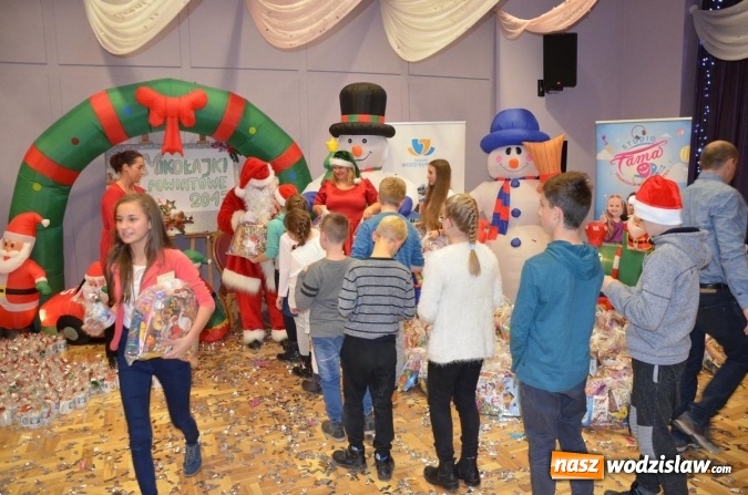 Zdjęcie w galerii na portalu naszwodzislaw.com: Powiatowe Mikołajki dla 140 dzieci wiadomości z regionu