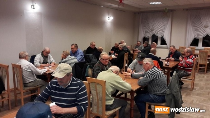 Zdjęcie w galerii na portalu naszwodzislaw.com: XI Świąteczny Turniej Skata o Karpia w Ośrodku Kultury w Połomi wiadomości z regionu