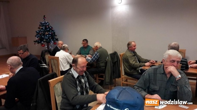 Zdjęcie w galerii na portalu naszwodzislaw.com: XI Świąteczny Turniej Skata o Karpia w Ośrodku Kultury w Połomi wiadomości z regionu
