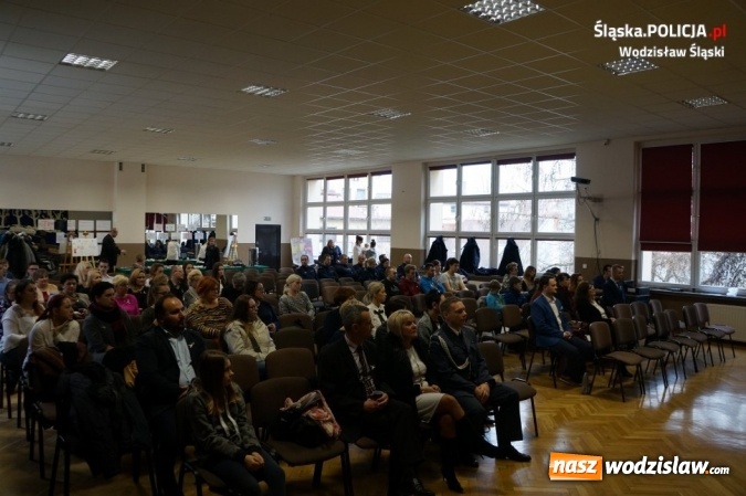 Zdjęcie w galerii na portalu naszwodzislaw.com: Kampania Białej Wstążki w Wodzisławiu Śląskim wiadomości z regionu