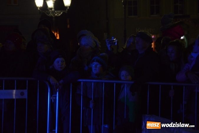 Zdjęcie w galerii na portalu naszwodzislaw.com: Wodzisław: Ciąg dalszy atrakcji podczas jarmarku. Z wielkiego lodowego bloku powstał wyjątkowy zaprzęg  wiadomości z regionu