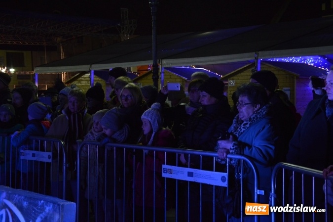 Zdjęcie w galerii na portalu naszwodzislaw.com: Wodzisław: Ciąg dalszy atrakcji podczas jarmarku. Z wielkiego lodowego bloku powstał wyjątkowy zaprzęg  wiadomości z regionu