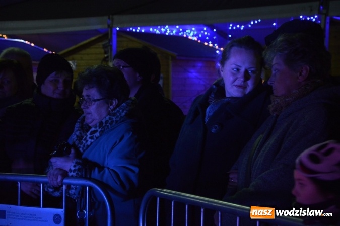 Zdjęcie w galerii na portalu naszwodzislaw.com: Wodzisław: Ciąg dalszy atrakcji podczas jarmarku. Z wielkiego lodowego bloku powstał wyjątkowy zaprzęg  wiadomości z regionu