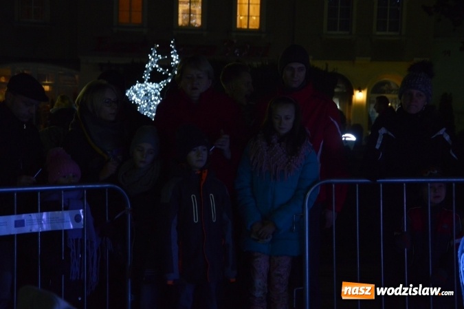 Zdjęcie w galerii na portalu naszwodzislaw.com: Wodzisław: Ciąg dalszy atrakcji podczas jarmarku. Z wielkiego lodowego bloku powstał wyjątkowy zaprzęg  wiadomości z regionu