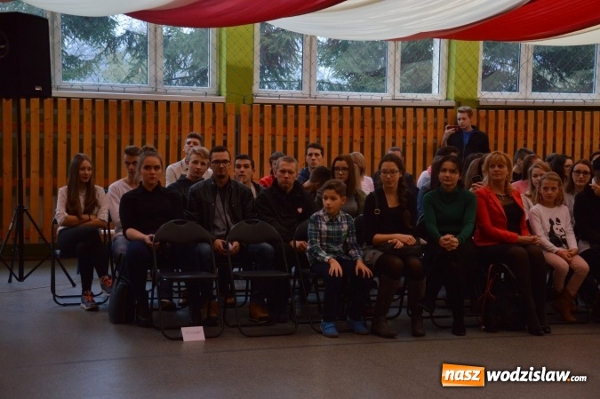 Zdjęcie w galerii na portalu naszwodzislaw.com: Druga edycja Fashion Day w Wodzisławiu, czyli pokaz mody w Ekonomiku  wiadomości z regionu