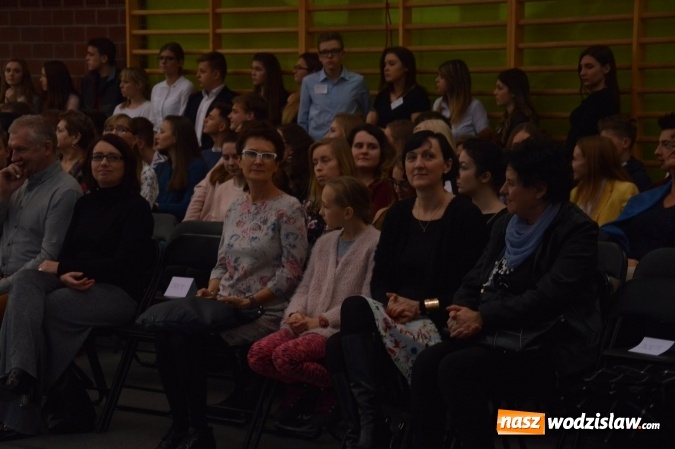 Zdjęcie w galerii na portalu naszwodzislaw.com: Druga edycja Fashion Day w Wodzisławiu, czyli pokaz mody w Ekonomiku  wiadomości z regionu