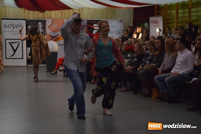 Zdjęcie w galerii na portalu naszwodzislaw.com: Druga edycja Fashion Day w Wodzisławiu, czyli pokaz mody w Ekonomiku  wiadomości z regionu