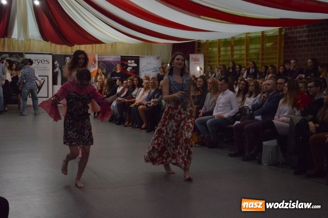 Zdjęcie w galerii na portalu naszwodzislaw.com: Druga edycja Fashion Day w Wodzisławiu, czyli pokaz mody w Ekonomiku  wiadomości z regionu