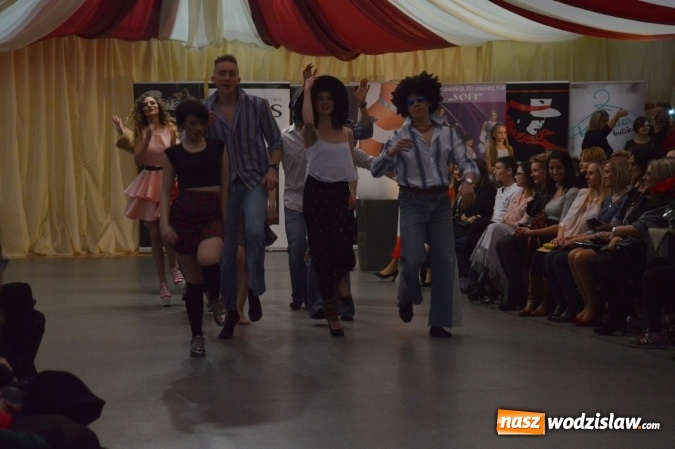 Zdjęcie w galerii na portalu naszwodzislaw.com: Druga edycja Fashion Day w Wodzisławiu, czyli pokaz mody w Ekonomiku  wiadomości z regionu