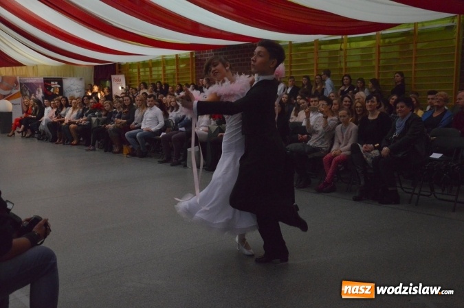 Zdjęcie w galerii na portalu naszwodzislaw.com: Druga edycja Fashion Day w Wodzisławiu, czyli pokaz mody w Ekonomiku  wiadomości z regionu