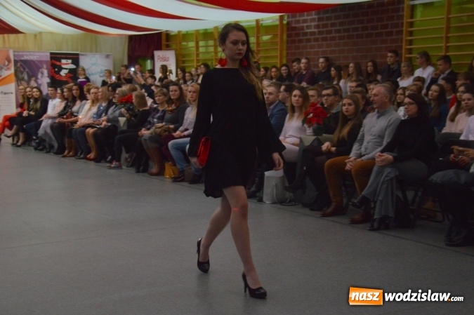 Zdjęcie w galerii na portalu naszwodzislaw.com: Druga edycja Fashion Day w Wodzisławiu, czyli pokaz mody w Ekonomiku  wiadomości z regionu