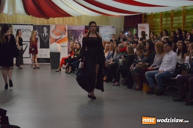 Zdjęcie w galerii na portalu naszwodzislaw.com: Druga edycja Fashion Day w Wodzisławiu, czyli pokaz mody w Ekonomiku  wiadomości z regionu