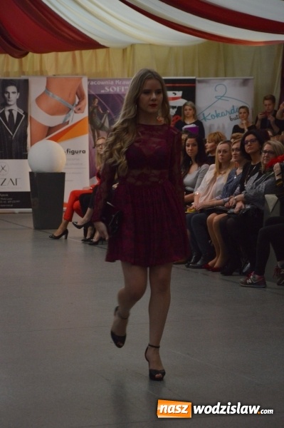 Zdjęcie w galerii na portalu naszwodzislaw.com: Druga edycja Fashion Day w Wodzisławiu, czyli pokaz mody w Ekonomiku  wiadomości z regionu