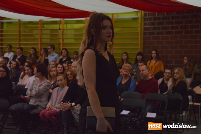 Zdjęcie w galerii na portalu naszwodzislaw.com: Druga edycja Fashion Day w Wodzisławiu, czyli pokaz mody w Ekonomiku  wiadomości z regionu