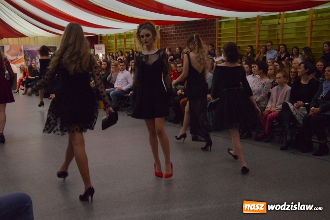 Zdjęcie w galerii na portalu naszwodzislaw.com: Druga edycja Fashion Day w Wodzisławiu, czyli pokaz mody w Ekonomiku  wiadomości z regionu
