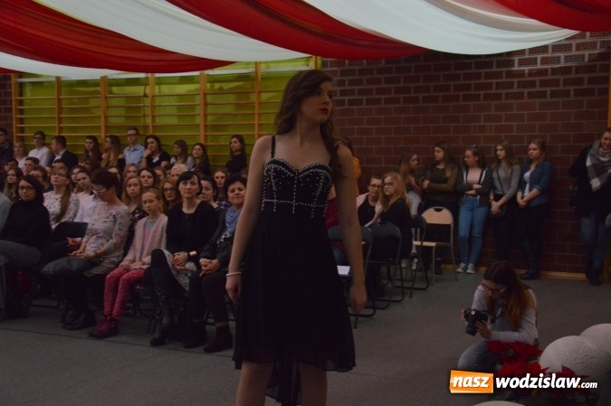 Zdjęcie w galerii na portalu naszwodzislaw.com: Druga edycja Fashion Day w Wodzisławiu, czyli pokaz mody w Ekonomiku  wiadomości z regionu