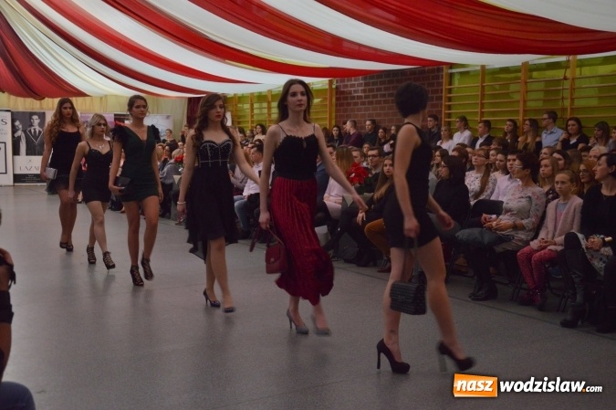 Zdjęcie w galerii na portalu naszwodzislaw.com: Druga edycja Fashion Day w Wodzisławiu, czyli pokaz mody w Ekonomiku  wiadomości z regionu