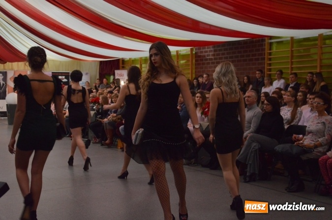 Zdjęcie w galerii na portalu naszwodzislaw.com: Druga edycja Fashion Day w Wodzisławiu, czyli pokaz mody w Ekonomiku  wiadomości z regionu