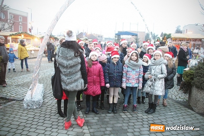 Zdjęcie w galerii na portalu naszwodzislaw.com: Szkoła z Rydułtów ze świątecznym utworem. Premiera jeszcze przed świętami!  wiadomości z regionu