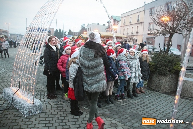 Zdjęcie w galerii na portalu naszwodzislaw.com: Szkoła z Rydułtów ze świątecznym utworem. Premiera jeszcze przed świętami!  wiadomości z regionu