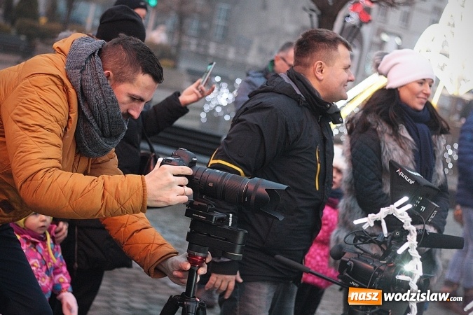 Zdjęcie w galerii na portalu naszwodzislaw.com: Szkoła z Rydułtów ze świątecznym utworem. Premiera jeszcze przed świętami!  wiadomości z regionu