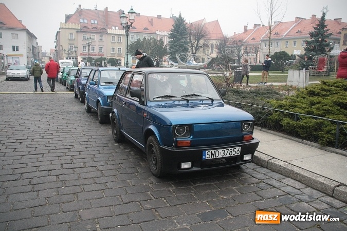 Zdjęcie w galerii na portalu naszwodzislaw.com: 760 spełnionych marzeń na 760-lecie miasta. Maluchy 126p pojawiły się na wodzisławskim Rynku  wiadomości z regionu