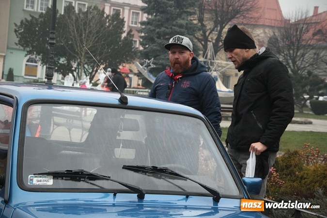 Zdjęcie w galerii na portalu naszwodzislaw.com: 760 spełnionych marzeń na 760-lecie miasta. Maluchy 126p pojawiły się na wodzisławskim Rynku  wiadomości z regionu
