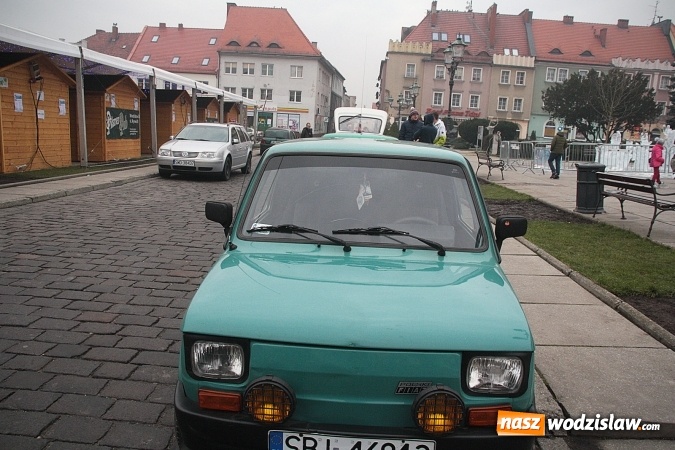 Zdjęcie w galerii na portalu naszwodzislaw.com: 760 spełnionych marzeń na 760-lecie miasta. Maluchy 126p pojawiły się na wodzisławskim Rynku  wiadomości z regionu