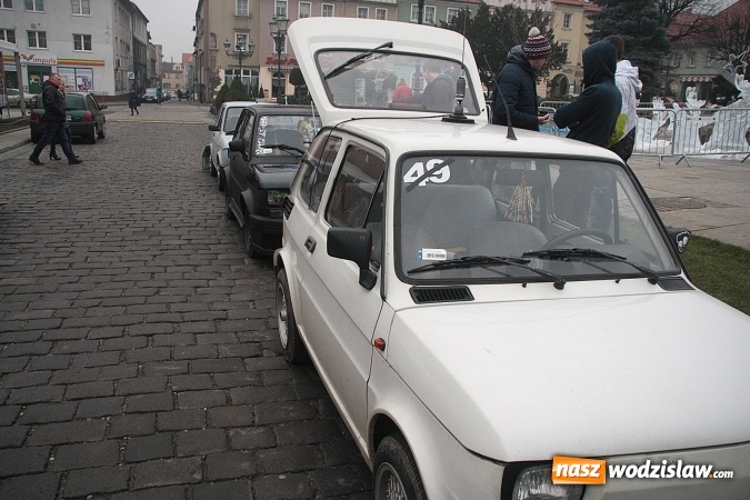 Zdjęcie w galerii na portalu naszwodzislaw.com: 760 spełnionych marzeń na 760-lecie miasta. Maluchy 126p pojawiły się na wodzisławskim Rynku  wiadomości z regionu