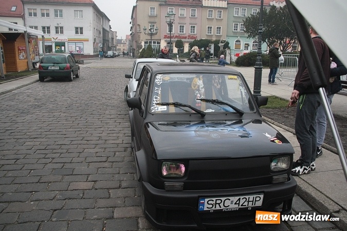 Zdjęcie w galerii na portalu naszwodzislaw.com: 760 spełnionych marzeń na 760-lecie miasta. Maluchy 126p pojawiły się na wodzisławskim Rynku  wiadomości z regionu