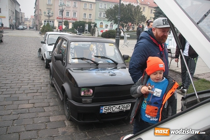 Zdjęcie w galerii na portalu naszwodzislaw.com: 760 spełnionych marzeń na 760-lecie miasta. Maluchy 126p pojawiły się na wodzisławskim Rynku  wiadomości z regionu