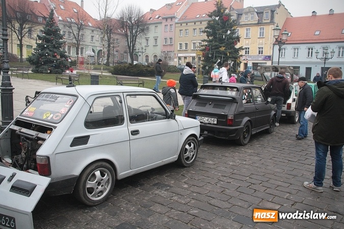 Zdjęcie w galerii na portalu naszwodzislaw.com: 760 spełnionych marzeń na 760-lecie miasta. Maluchy 126p pojawiły się na wodzisławskim Rynku  wiadomości z regionu