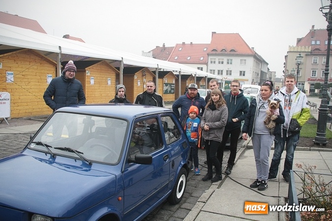 Zdjęcie w galerii na portalu naszwodzislaw.com: 760 spełnionych marzeń na 760-lecie miasta. Maluchy 126p pojawiły się na wodzisławskim Rynku  wiadomości z regionu