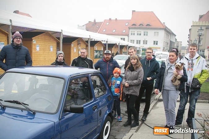 Zdjęcie w galerii na portalu naszwodzislaw.com: 760 spełnionych marzeń na 760-lecie miasta. Maluchy 126p pojawiły się na wodzisławskim Rynku  wiadomości z regionu