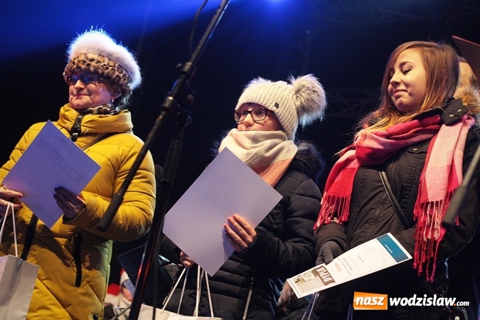 Zdjęcie w galerii na portalu naszwodzislaw.com: Mieszkańcy i władza przy świątecznym stole. Za nami Miejska Wigilia  wiadomości z regionu