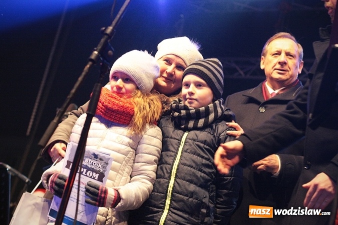 Zdjęcie w galerii na portalu naszwodzislaw.com: Mieszkańcy i władza przy świątecznym stole. Za nami Miejska Wigilia  wiadomości z regionu