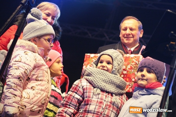 Zdjęcie w galerii na portalu naszwodzislaw.com: Mieszkańcy i władza przy świątecznym stole. Za nami Miejska Wigilia  wiadomości z regionu