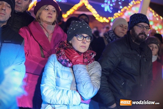 Zdjęcie w galerii na portalu naszwodzislaw.com: Mieszkańcy i władza przy świątecznym stole. Za nami Miejska Wigilia  wiadomości z regionu